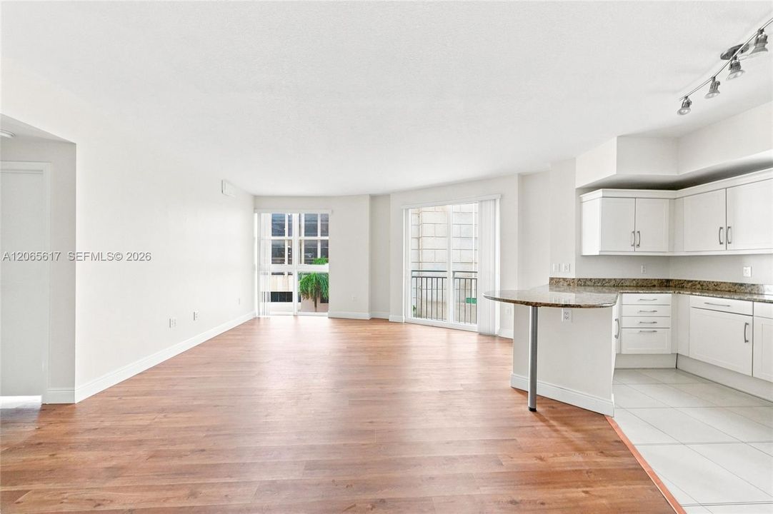 For Rent: $4,200 (3 beds, 2 baths, 1385 Square Feet)