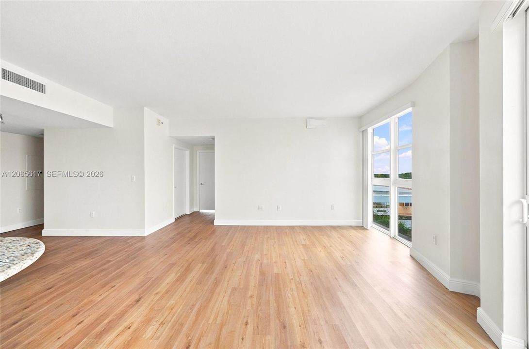 For Rent: $4,200 (3 beds, 2 baths, 1385 Square Feet)