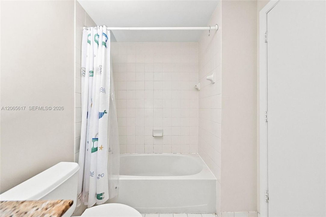 For Rent: $4,200 (3 beds, 2 baths, 1385 Square Feet)