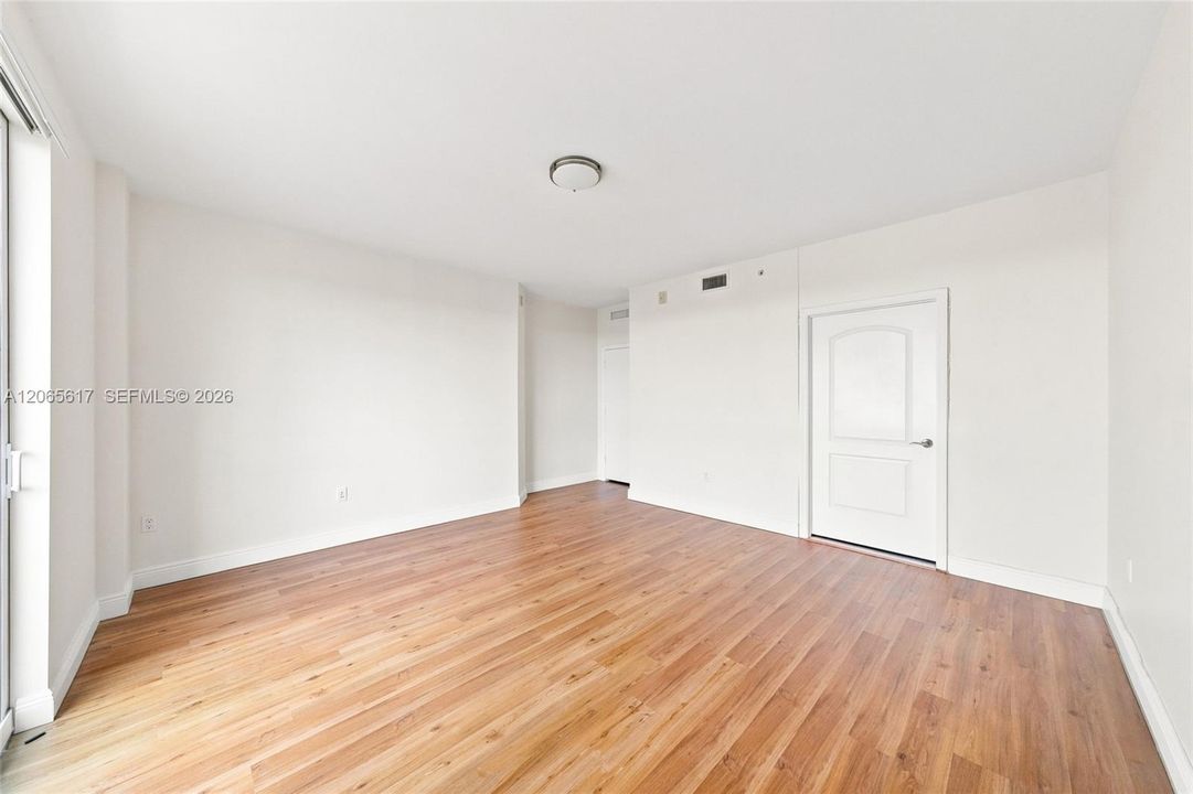 For Rent: $4,200 (3 beds, 2 baths, 1385 Square Feet)