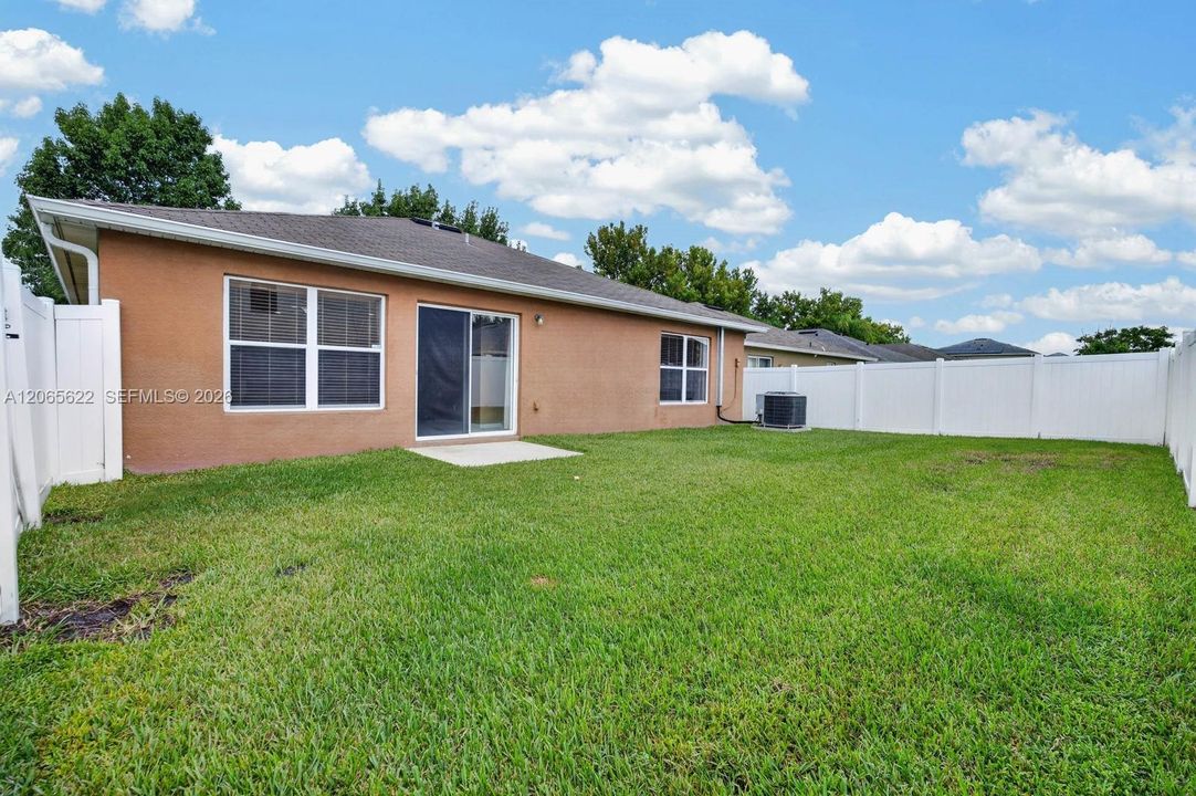 For Sale: $359,900 (4 beds, 2 baths, 1934 Square Feet)