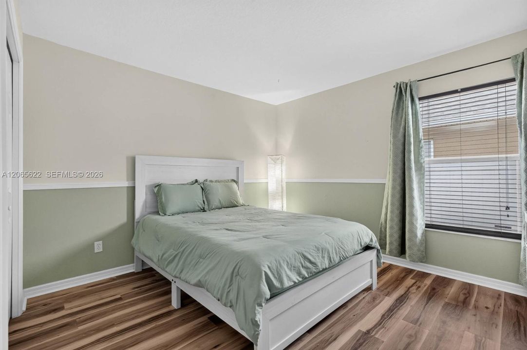 For Sale: $359,900 (4 beds, 2 baths, 1934 Square Feet)