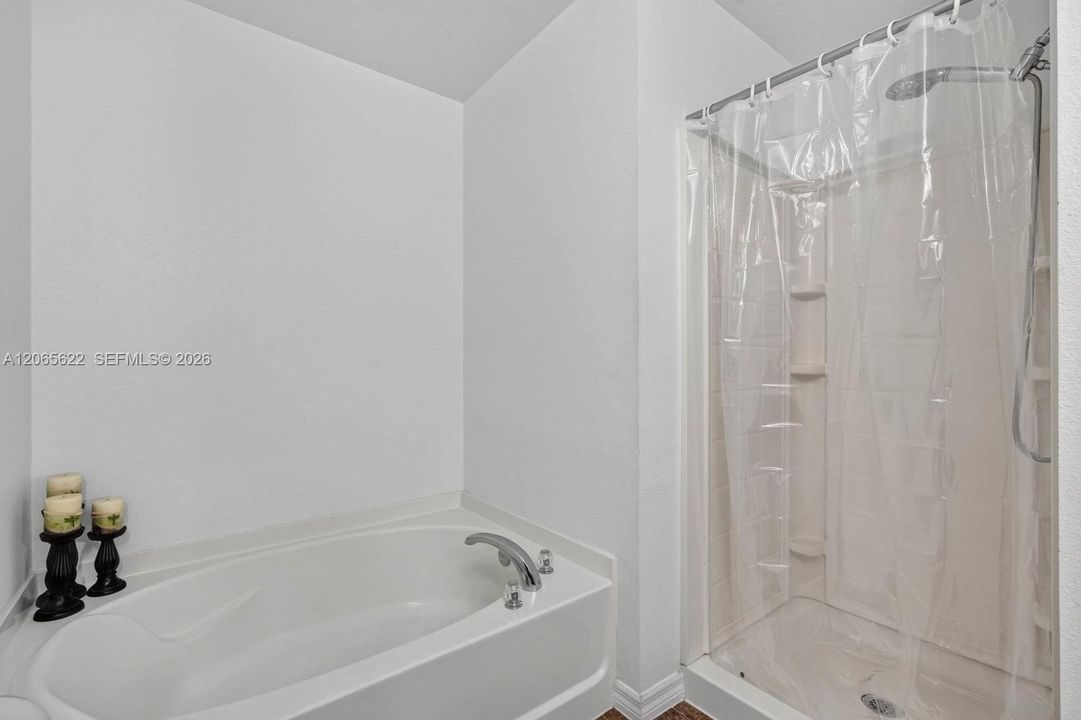 For Sale: $359,900 (4 beds, 2 baths, 1934 Square Feet)