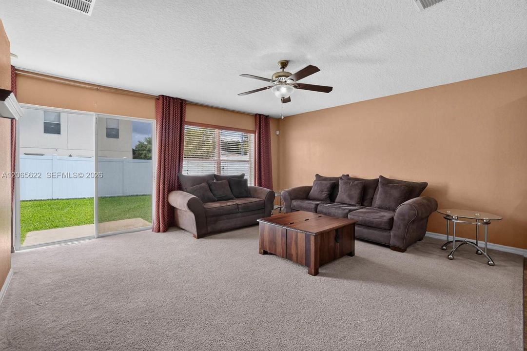 For Sale: $359,900 (4 beds, 2 baths, 1934 Square Feet)