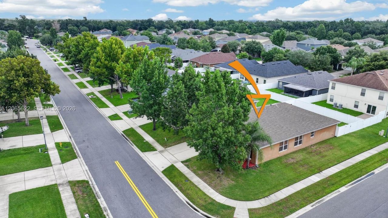 For Sale: $359,900 (4 beds, 2 baths, 1934 Square Feet)