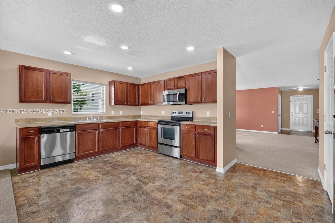 For Sale: $359,900 (4 beds, 2 baths, 1934 Square Feet)