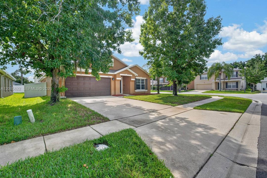 For Sale: $359,900 (4 beds, 2 baths, 1934 Square Feet)