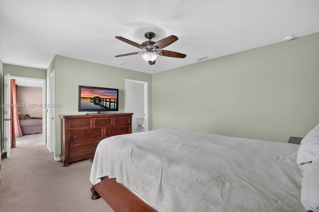 For Sale: $359,900 (4 beds, 2 baths, 1934 Square Feet)