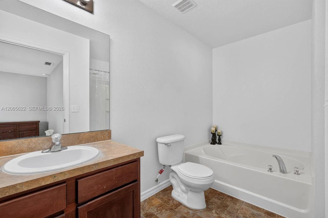 For Sale: $359,900 (4 beds, 2 baths, 1934 Square Feet)