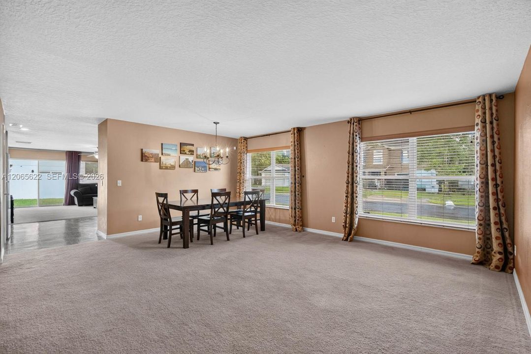 For Sale: $359,900 (4 beds, 2 baths, 1934 Square Feet)