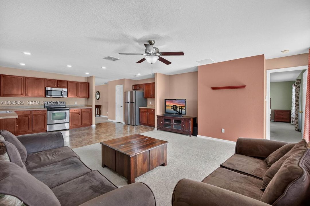 For Sale: $359,900 (4 beds, 2 baths, 1934 Square Feet)