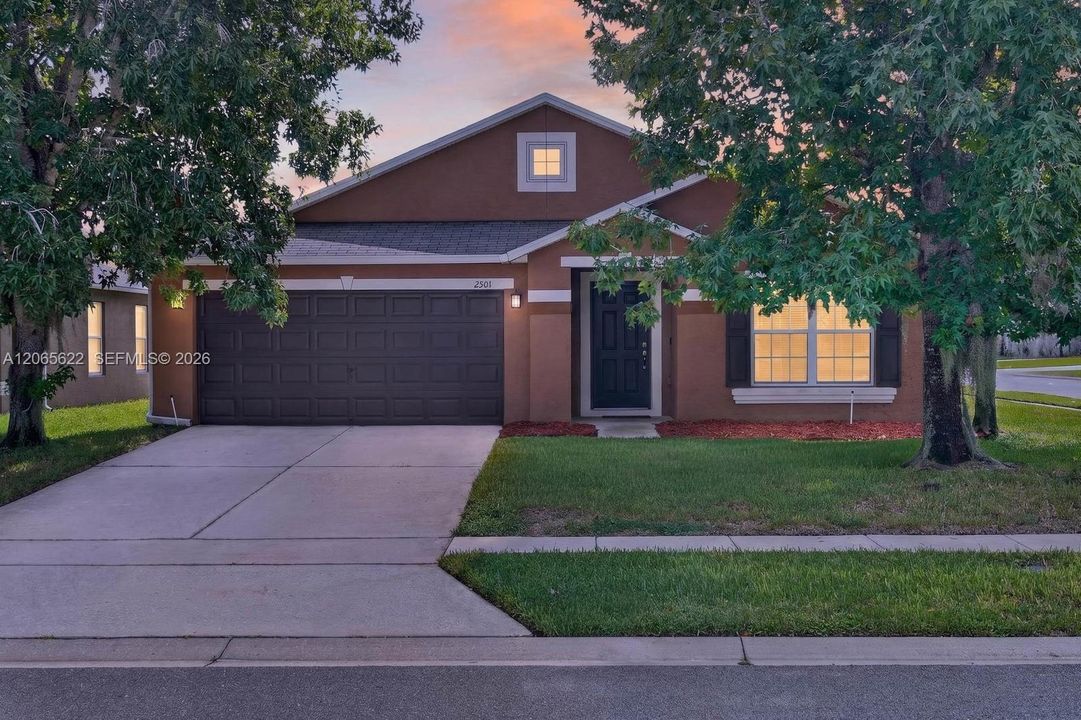 For Sale: $359,900 (4 beds, 2 baths, 1934 Square Feet)