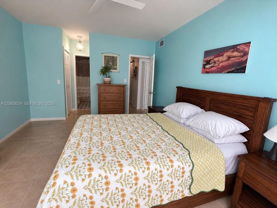 For Rent: $2,900 (2 beds, 2 baths, 1207 Square Feet)