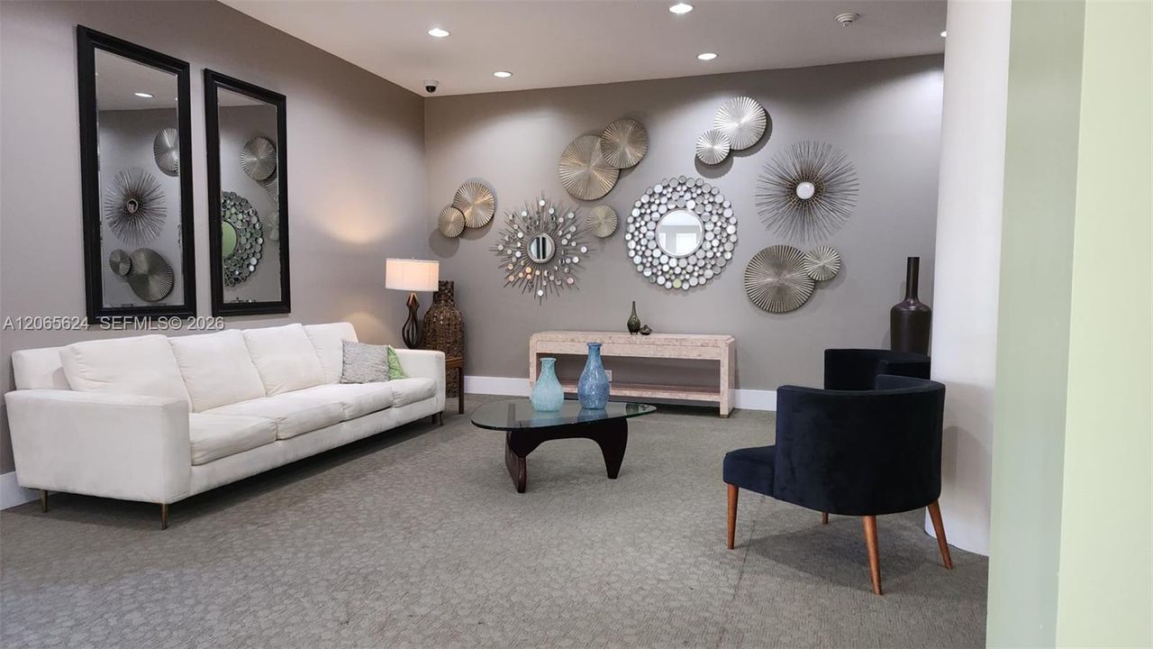 For Rent: $2,900 (2 beds, 2 baths, 1207 Square Feet)