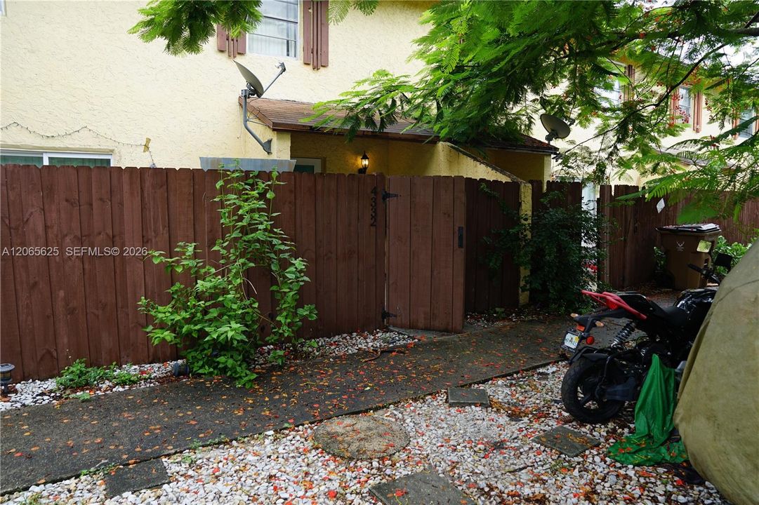 На продажу: $380,000 (3 спален, 2 ванн, 1400 Квадратных фут)