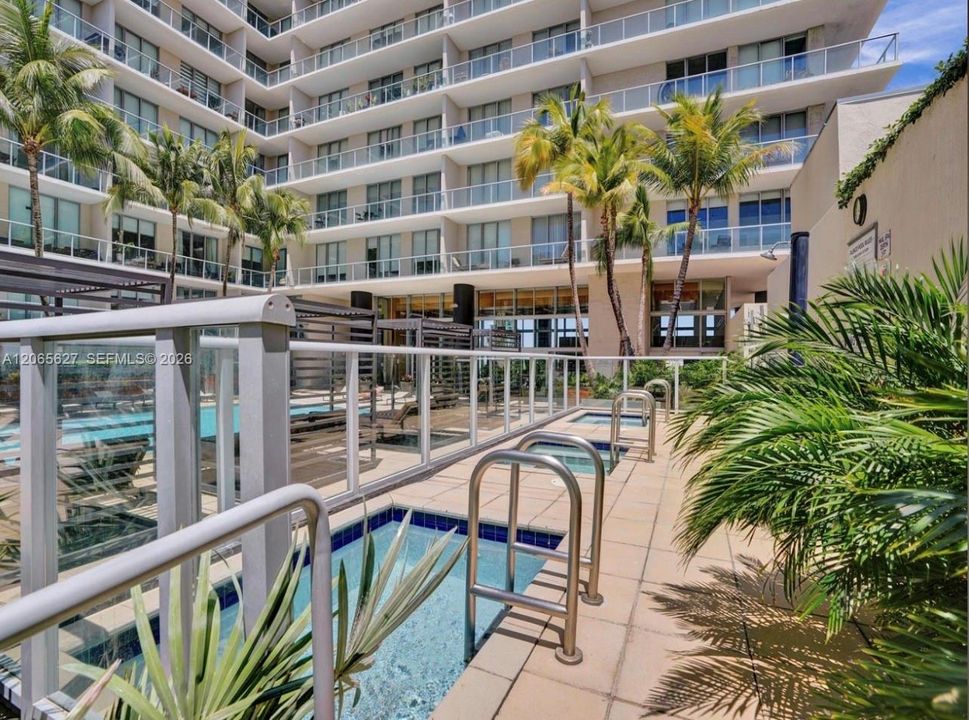 Active With Contract: $750,000 (2 beds, 2 baths, 1181 Square Feet)