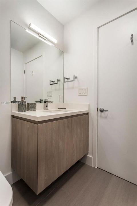 Active With Contract: $750,000 (2 beds, 2 baths, 1181 Square Feet)