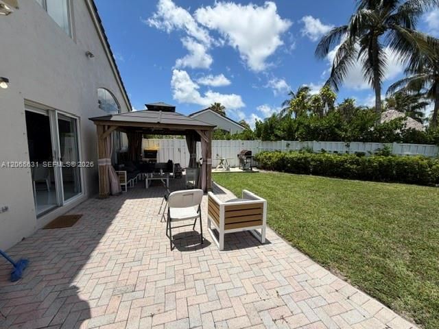 For Rent: $8,000 (5 beds, 2 baths, 2015 Square Feet)