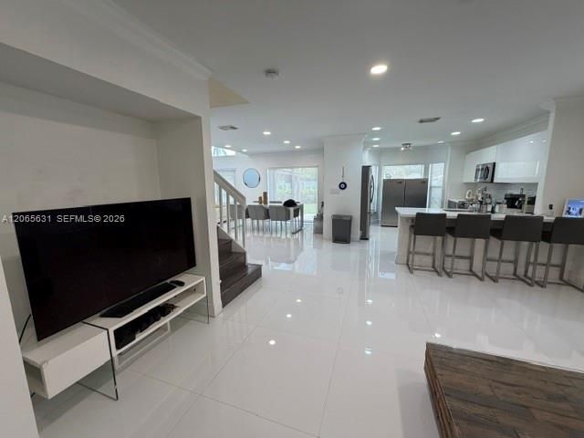 For Rent: $8,000 (5 beds, 2 baths, 2015 Square Feet)