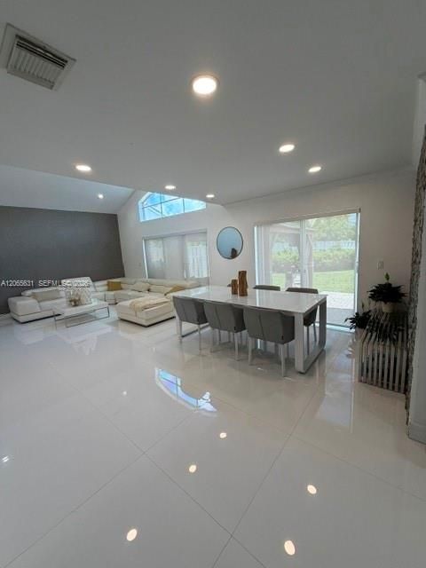 For Rent: $8,000 (5 beds, 2 baths, 2015 Square Feet)
