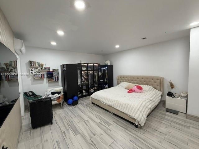 For Rent: $8,000 (5 beds, 2 baths, 2015 Square Feet)