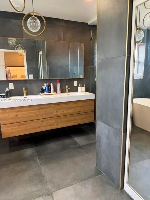 For Rent: $8,000 (5 beds, 2 baths, 2015 Square Feet)