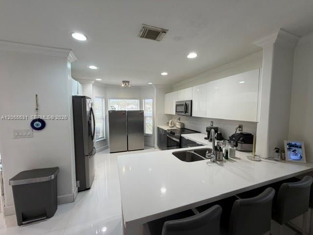 For Rent: $8,000 (5 beds, 2 baths, 2015 Square Feet)