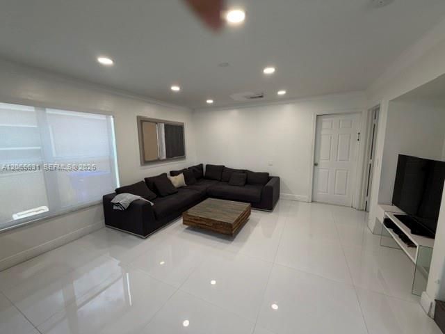For Rent: $8,000 (5 beds, 2 baths, 2015 Square Feet)