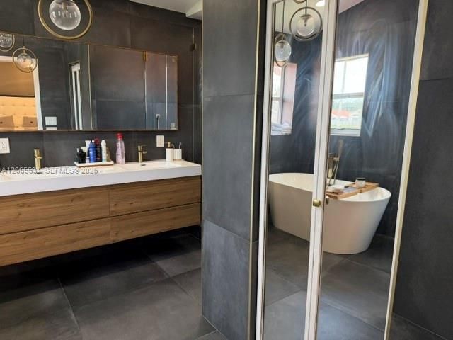 For Rent: $8,000 (5 beds, 2 baths, 2015 Square Feet)