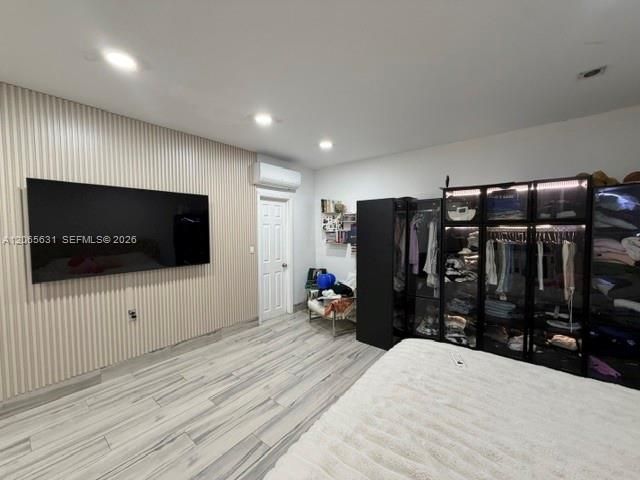 For Rent: $8,000 (5 beds, 2 baths, 2015 Square Feet)