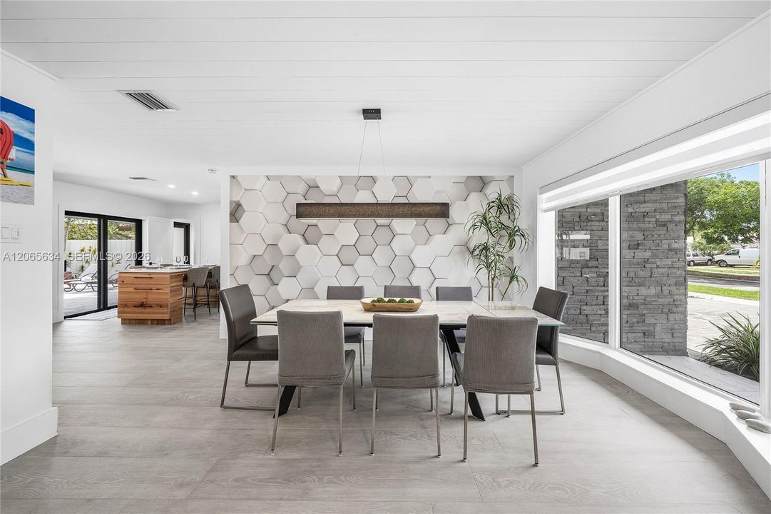 FORMAL DINING / BAY WINDOW