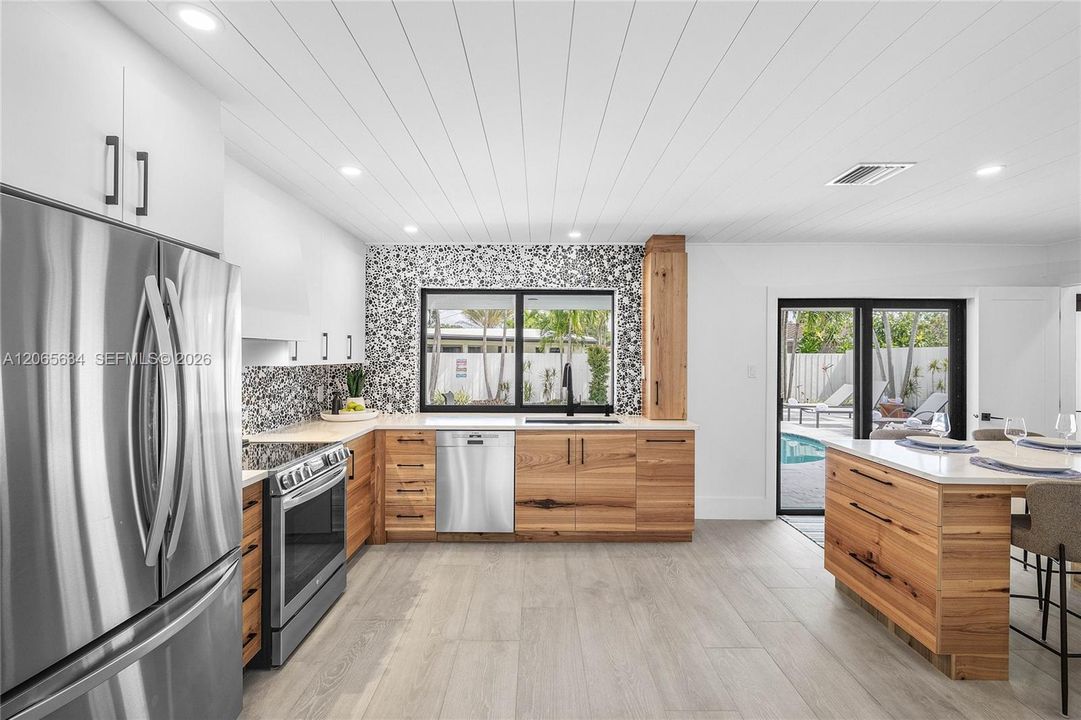 STAINLESS STEEL APPLIANCES