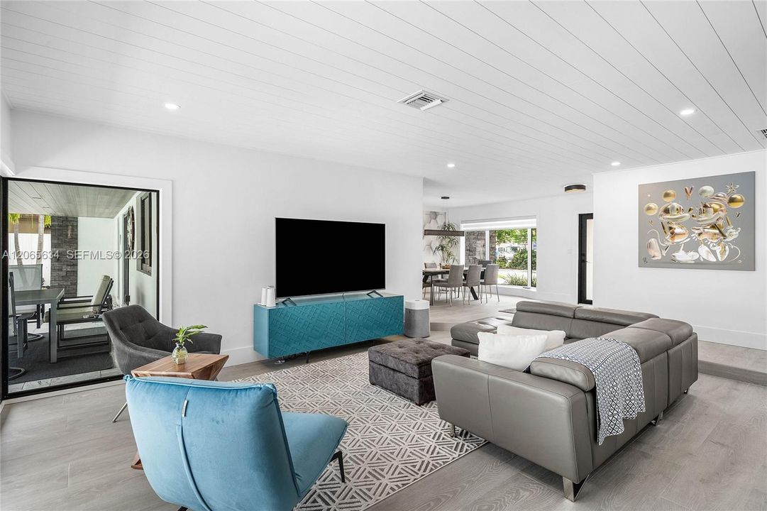 OPEN FLOOR PLAN / LIVING ROOM