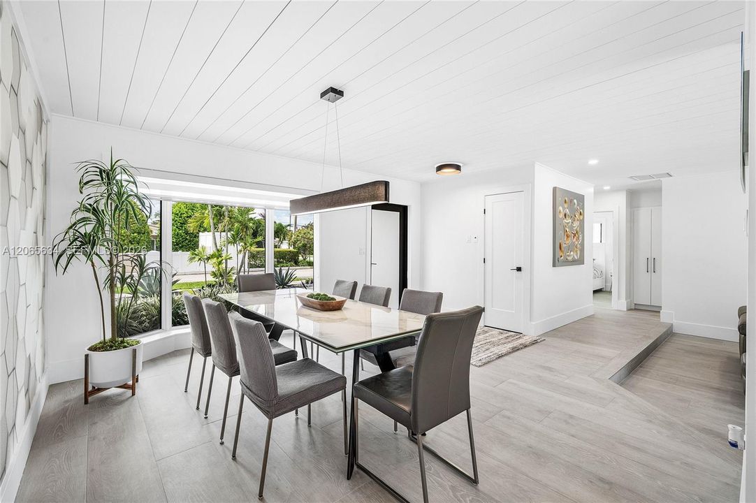FORMAL DINING / BAY WINDOW