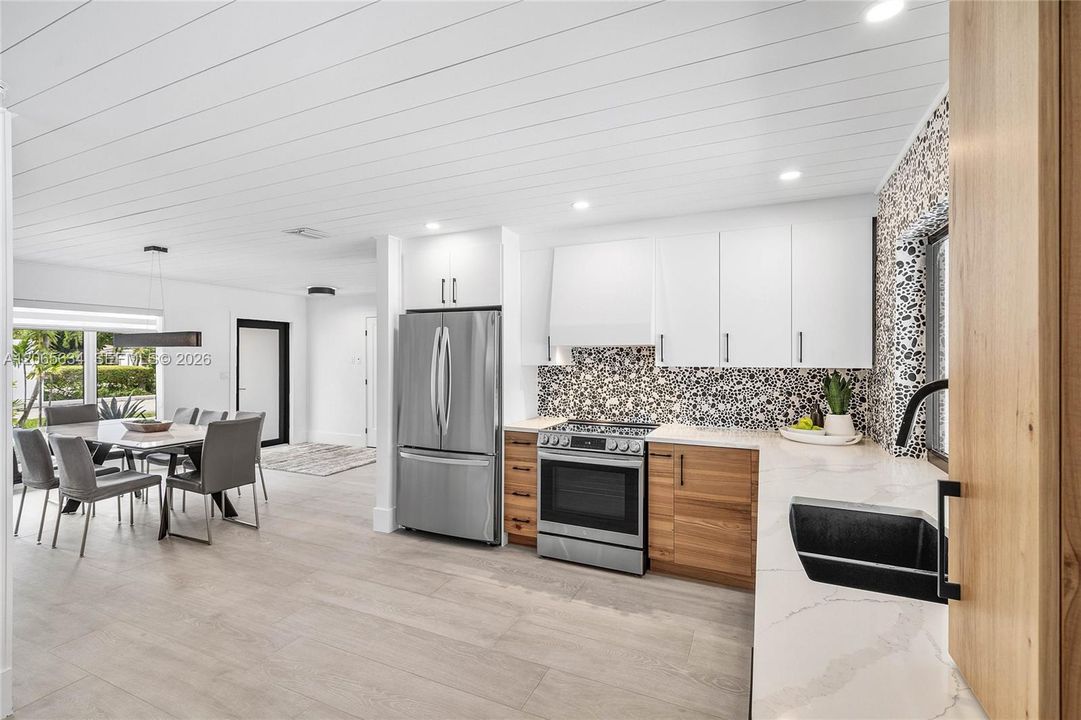 CUSTOM DESIGN KITCHEN