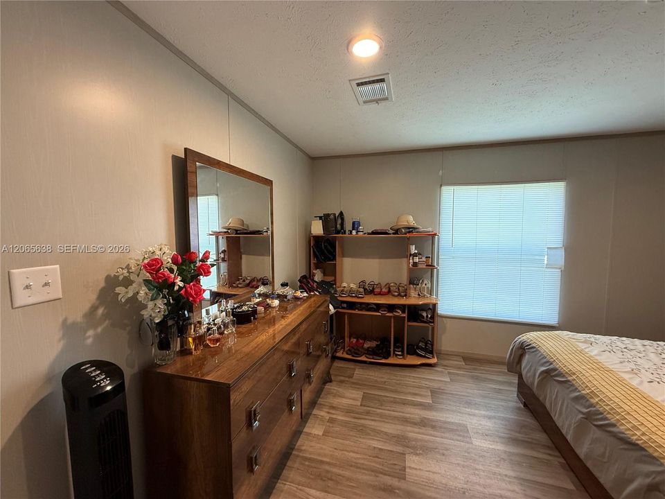 For Sale: $199,999 (3 beds, 2 baths, 1264 Square Feet)