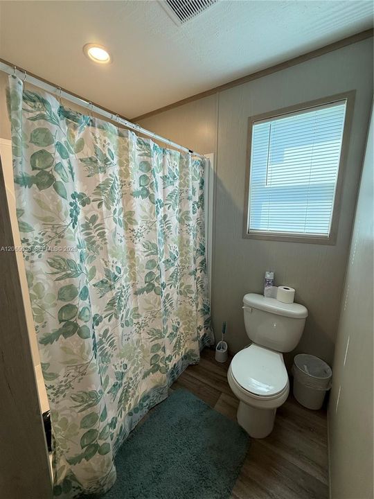 For Sale: $199,999 (3 beds, 2 baths, 1264 Square Feet)
