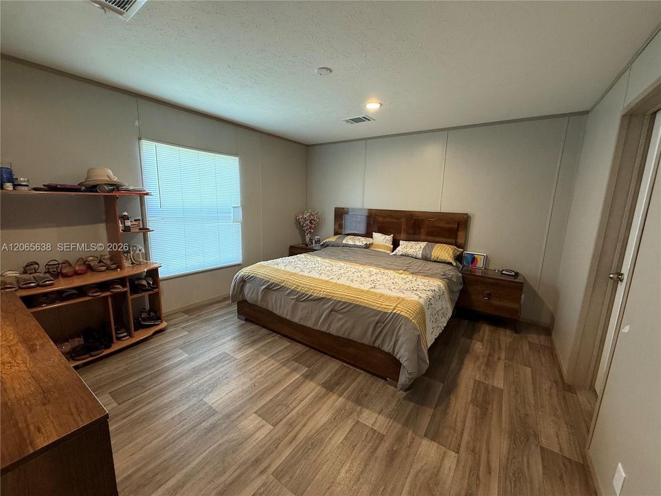 For Sale: $199,999 (3 beds, 2 baths, 1264 Square Feet)