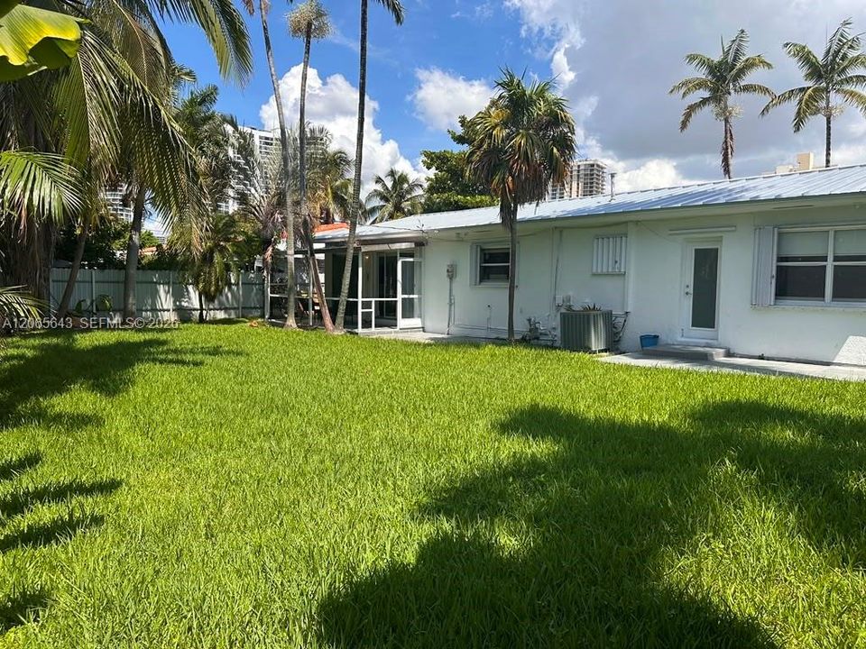 For Rent: $6,500 (3 beds, 3 baths, 1710 Square Feet)