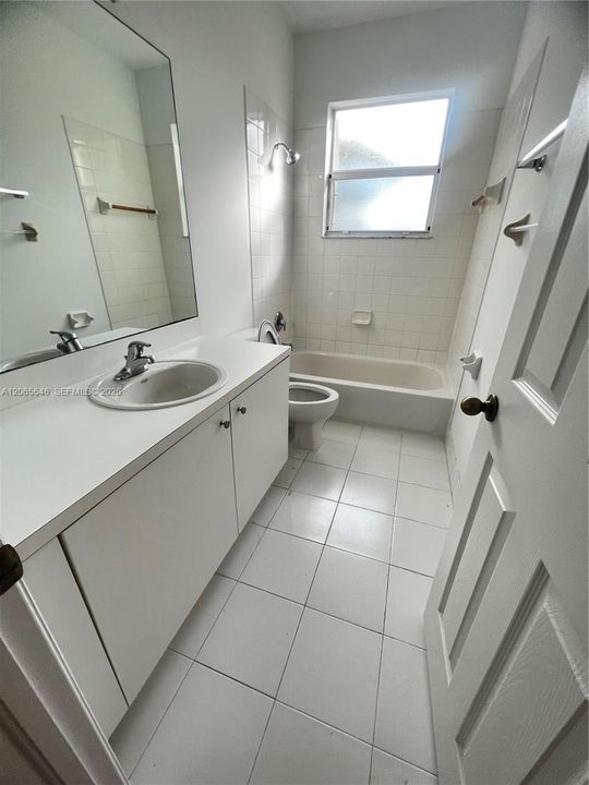 For Rent: $2,000 (3 beds, 2 baths, 1379 Square Feet)