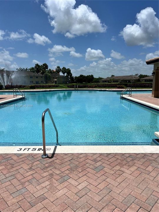 For Rent: $2,000 (3 beds, 2 baths, 1379 Square Feet)
