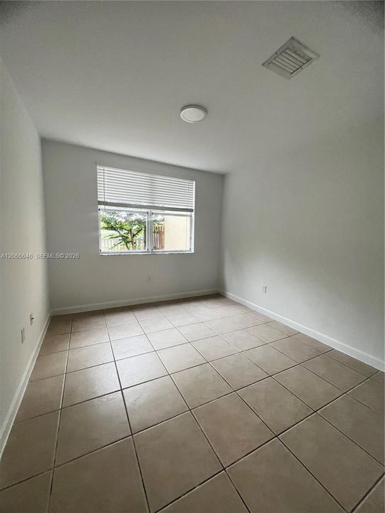 For Rent: $2,000 (3 beds, 2 baths, 1379 Square Feet)