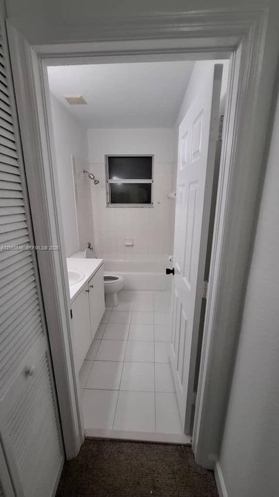 For Rent: $2,000 (3 beds, 2 baths, 1379 Square Feet)