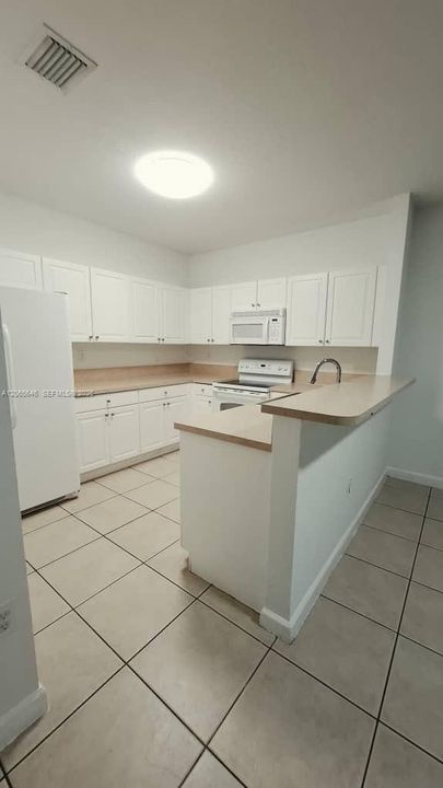 For Rent: $2,000 (3 beds, 2 baths, 1379 Square Feet)