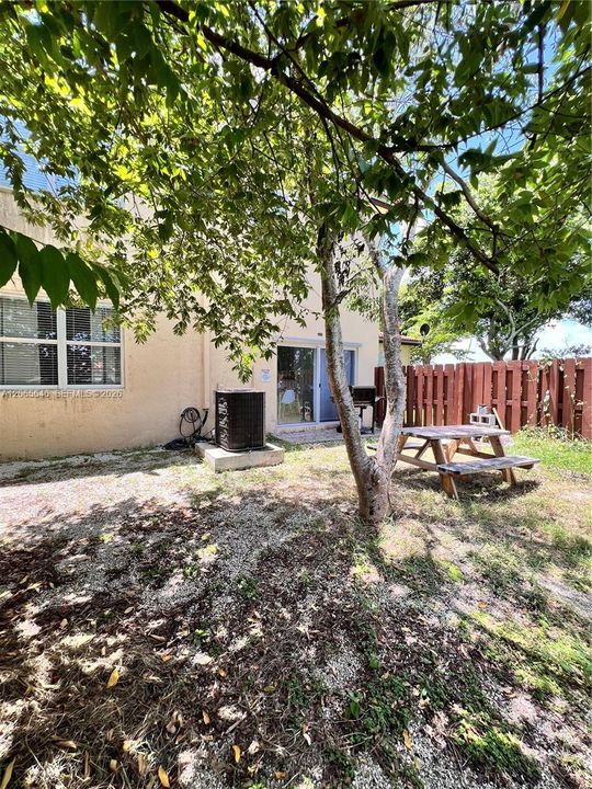 For Rent: $2,000 (3 beds, 2 baths, 1379 Square Feet)