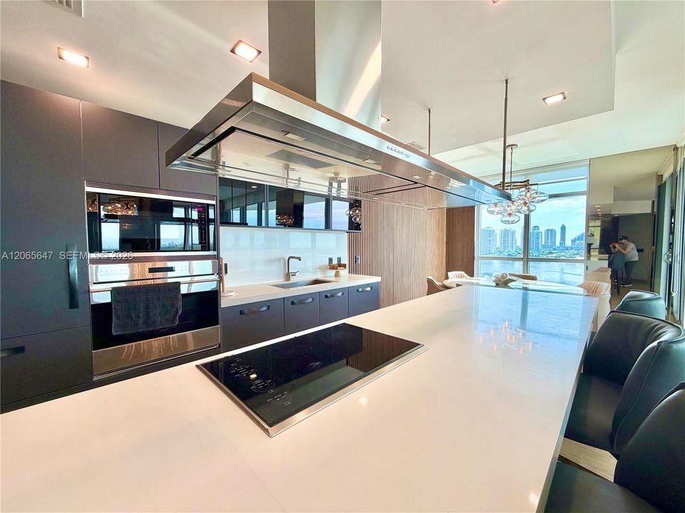 For Sale: $1,995,000 (3 beds, 3 baths, 2219 Square Feet)