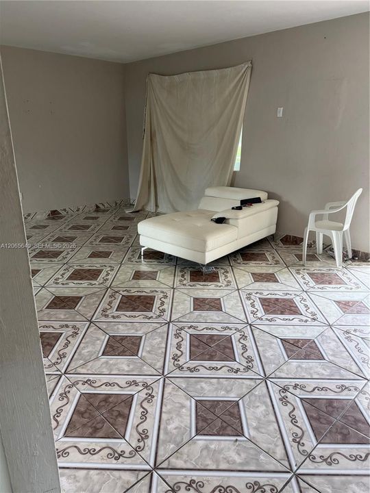 Active With Contract: $825,000 (2 beds, 1 baths, 1021 Square Feet)