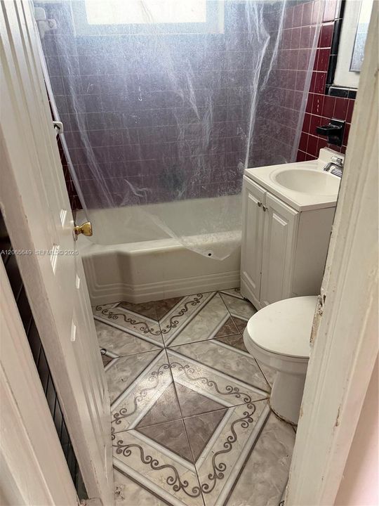 Active With Contract: $825,000 (2 beds, 1 baths, 1021 Square Feet)