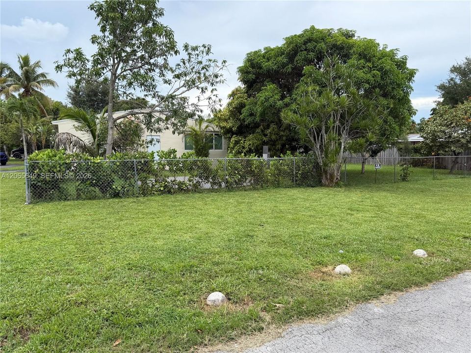 Active With Contract: $825,000 (2 beds, 1 baths, 1021 Square Feet)