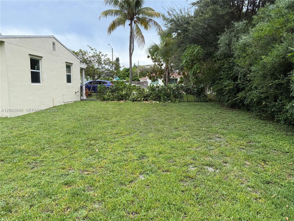 Active With Contract: $825,000 (2 beds, 1 baths, 1021 Square Feet)